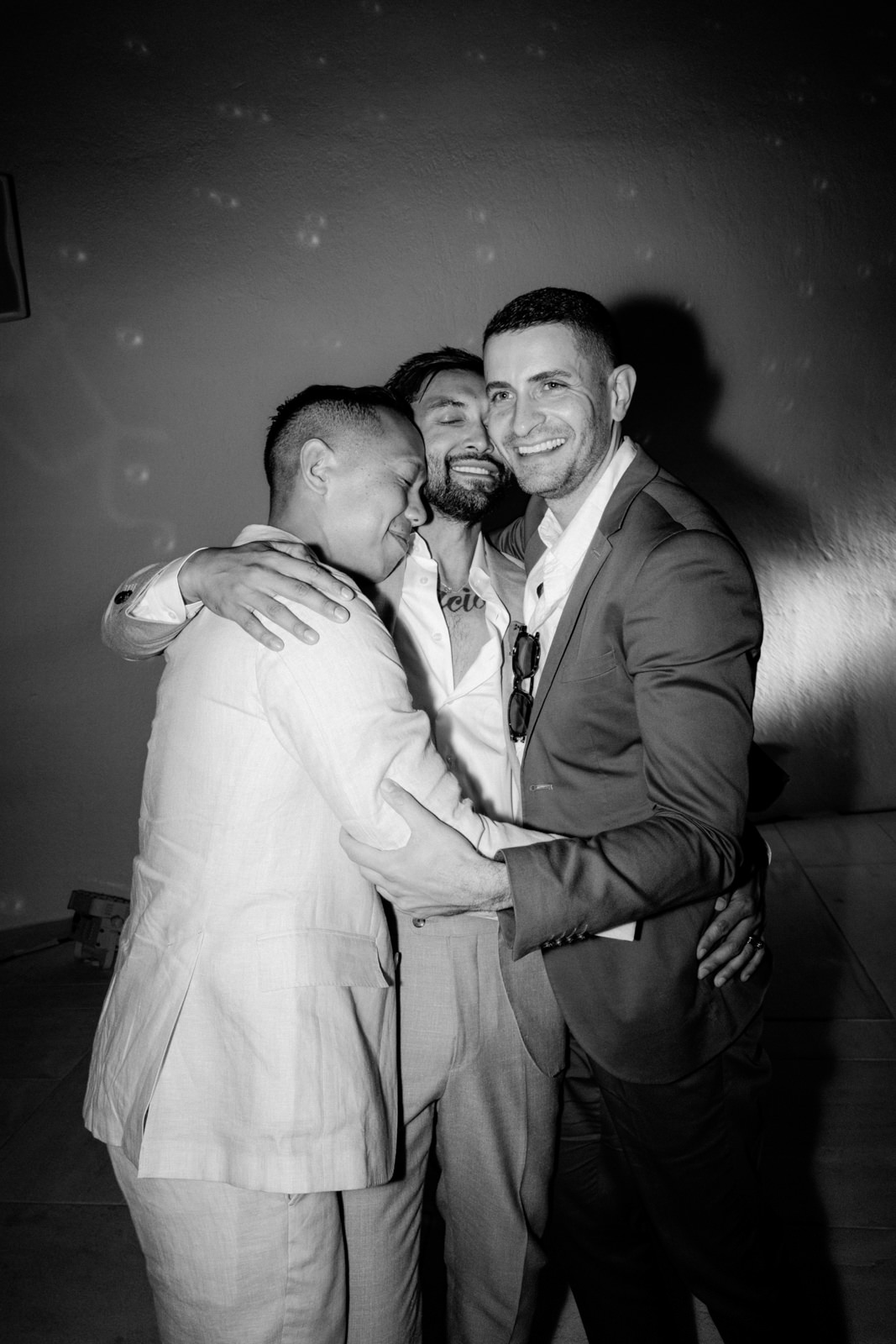 https://annaroussos.com/wp-content/uploads/2023/02/same-sex-wedding-in-santorini-151.jpg