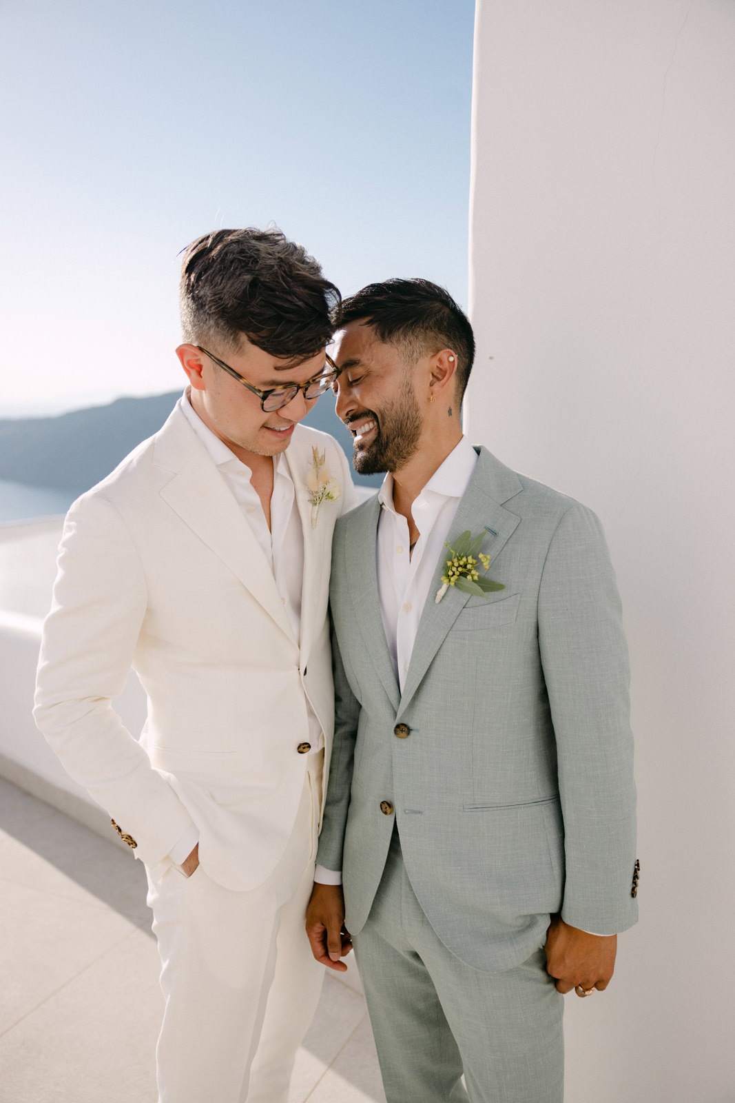 https://annaroussos.com/wp-content/uploads/2023/02/same-sex-wedding-in-santorini-74.jpg