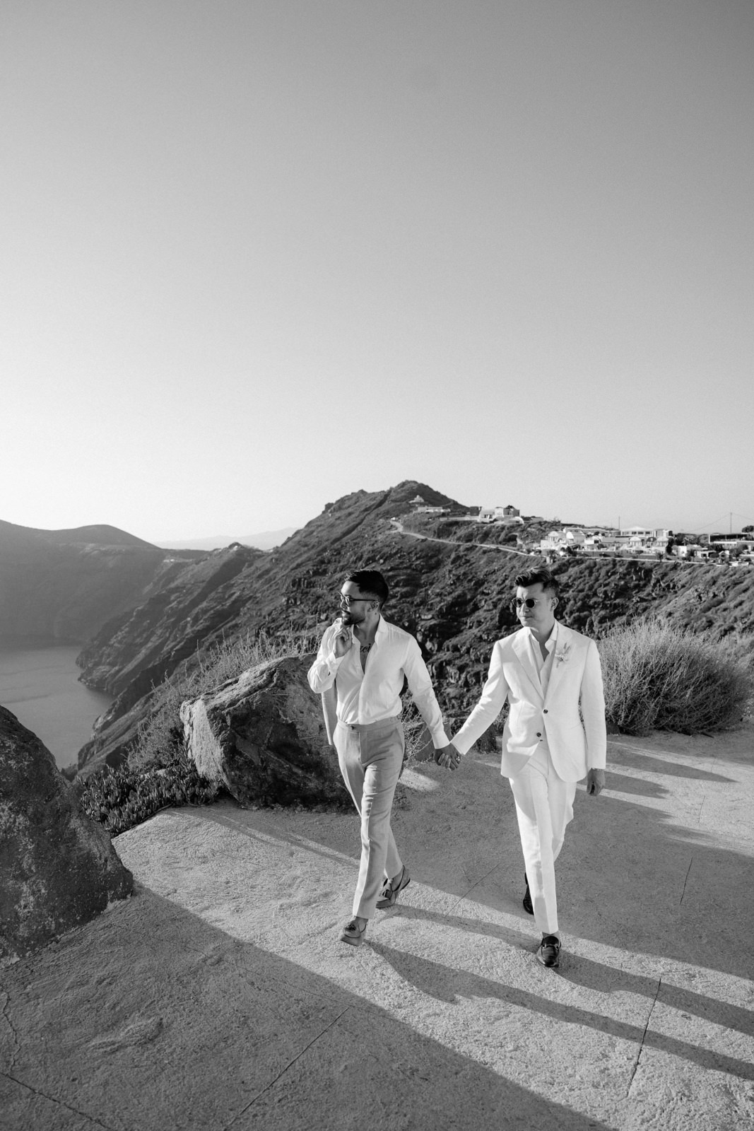 https://annaroussos.com/wp-content/uploads/2023/02/same-sex-wedding-in-santorini-88.jpg