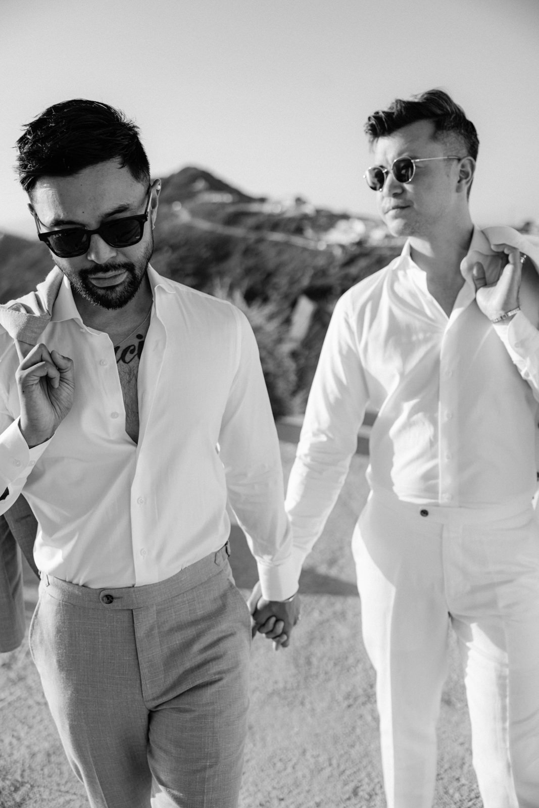https://annaroussos.com/wp-content/uploads/2023/02/same-sex-wedding-in-santorini-92.jpg