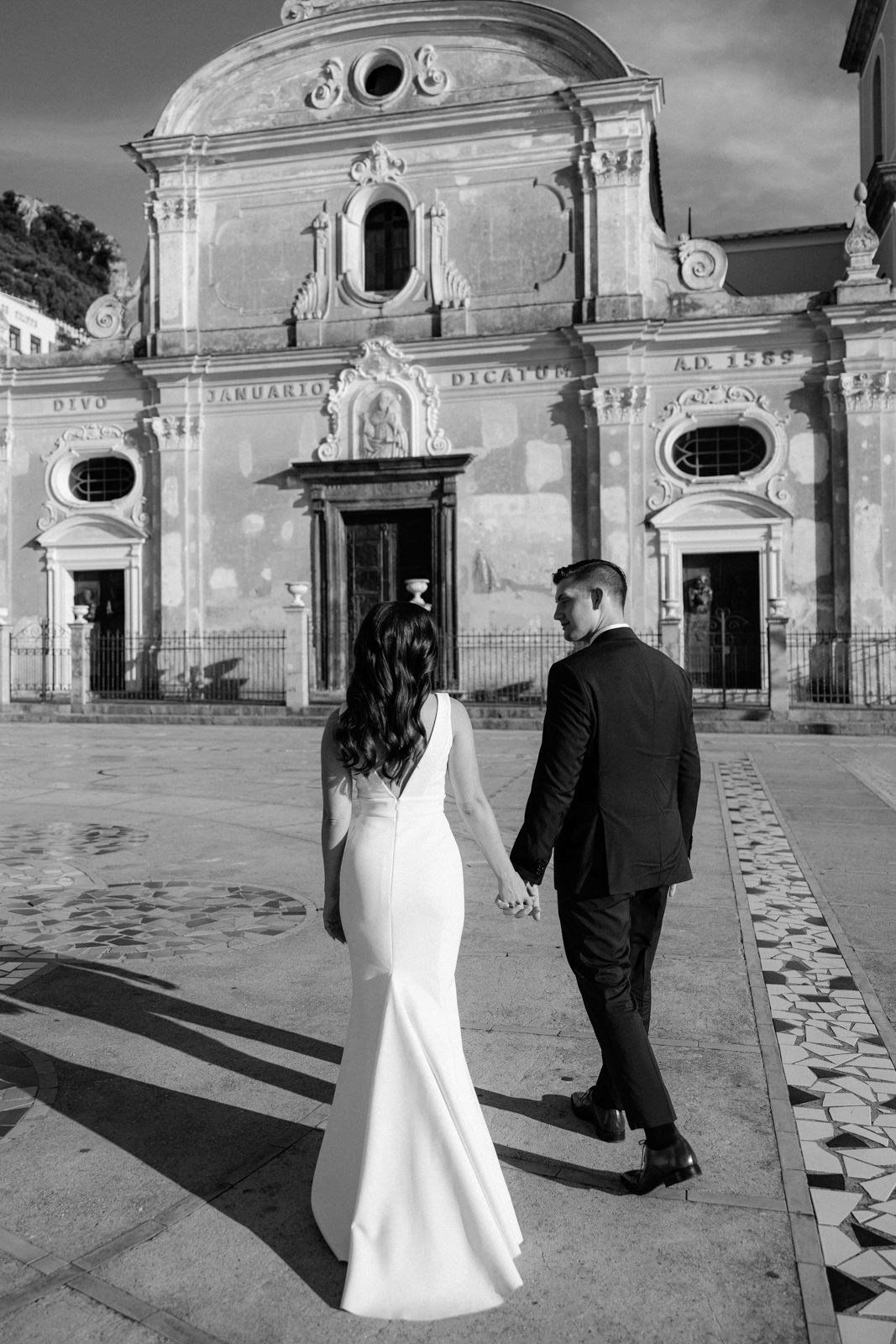 https://annaroussos.com/wp-content/uploads/2023/06/Anna-Roussos-Wedding-Photographer-in-Europe-32.jpg